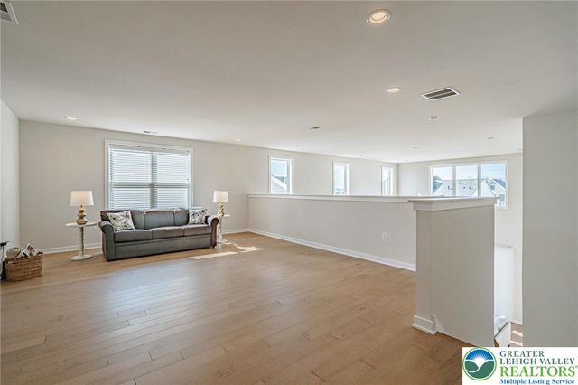 1862 Franklin Way, South Whitehall Twp, PA 18104