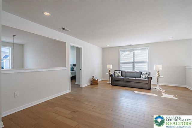 1862 Franklin Way, South Whitehall Twp, PA 18104