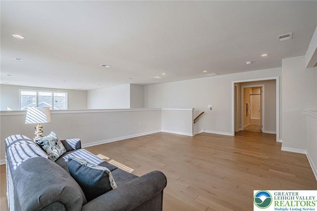 1862 Franklin Way, South Whitehall Twp, PA 18104