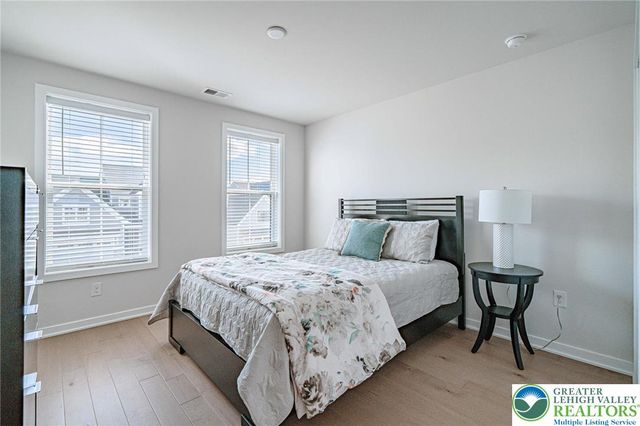 1862 Franklin Way, South Whitehall Twp, PA 18104