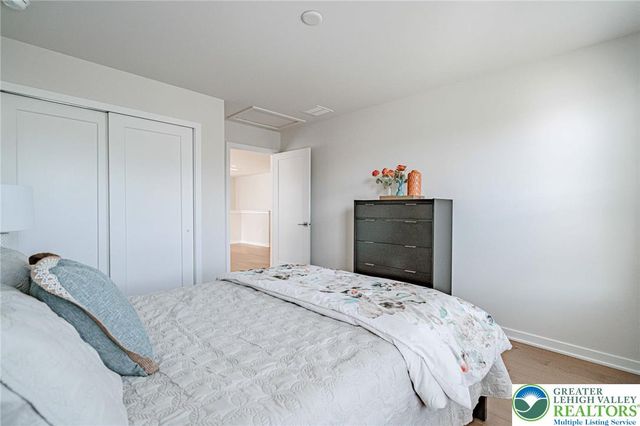 1862 Franklin Way, South Whitehall Twp, PA 18104