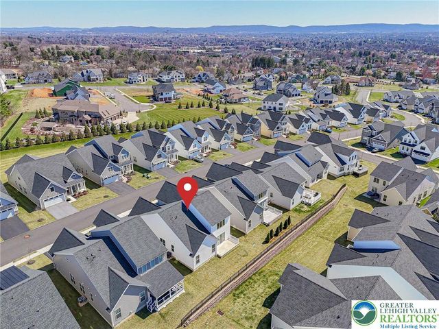 1862 Franklin Way, South Whitehall Twp, PA 18104