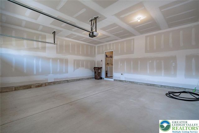 1862 Franklin Way, South Whitehall Twp, PA 18104