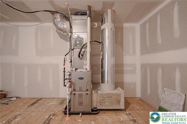 1862 Franklin Way, South Whitehall Twp, PA 18104