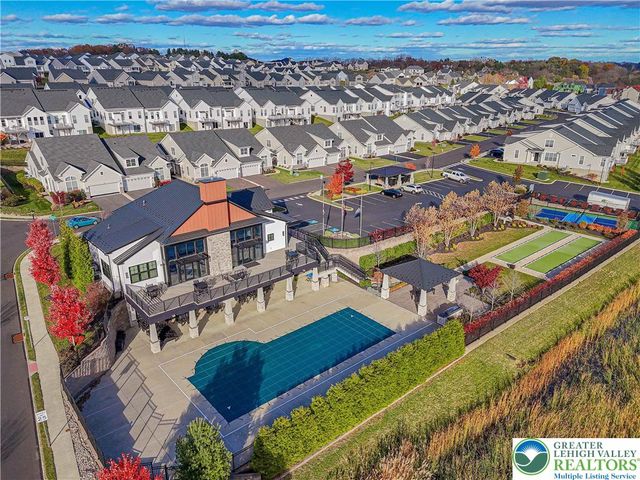 1862 Franklin Way, South Whitehall Twp, PA 18104