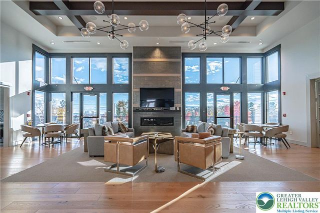 1862 Franklin Way, South Whitehall Twp, PA 18104