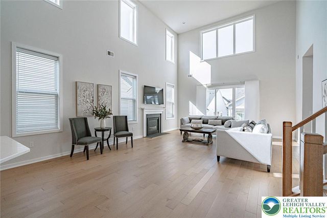 1862 Franklin Way, South Whitehall Twp, PA 18104