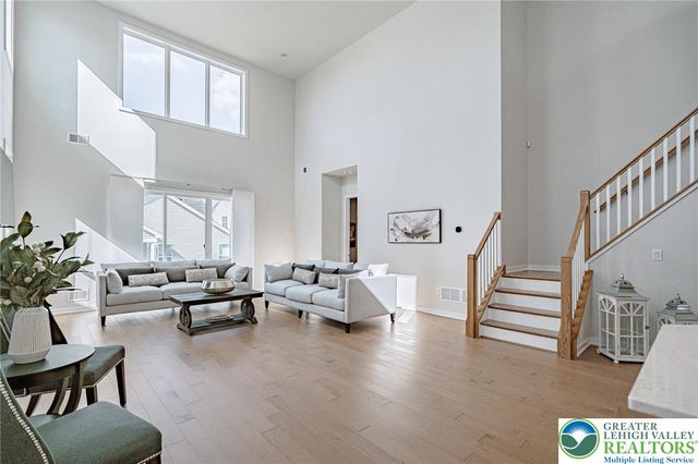 1862 Franklin Way, South Whitehall Twp, PA 18104