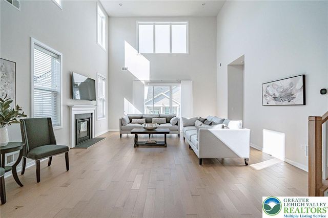 1862 Franklin Way, South Whitehall Twp, PA 18104