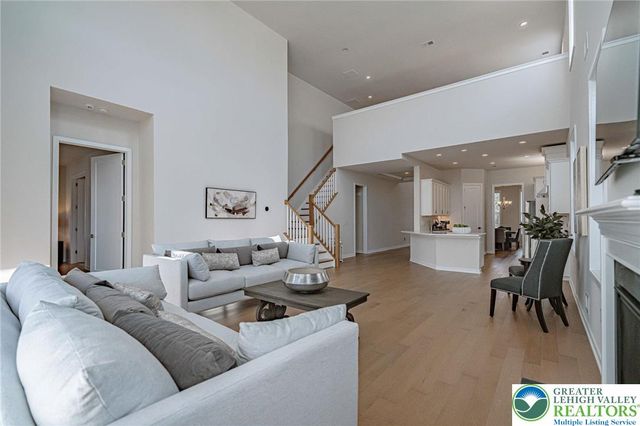 1862 Franklin Way, South Whitehall Twp, PA 18104