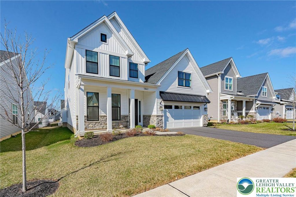 1862 Franklin Way, South Whitehall Twp, PA 18104