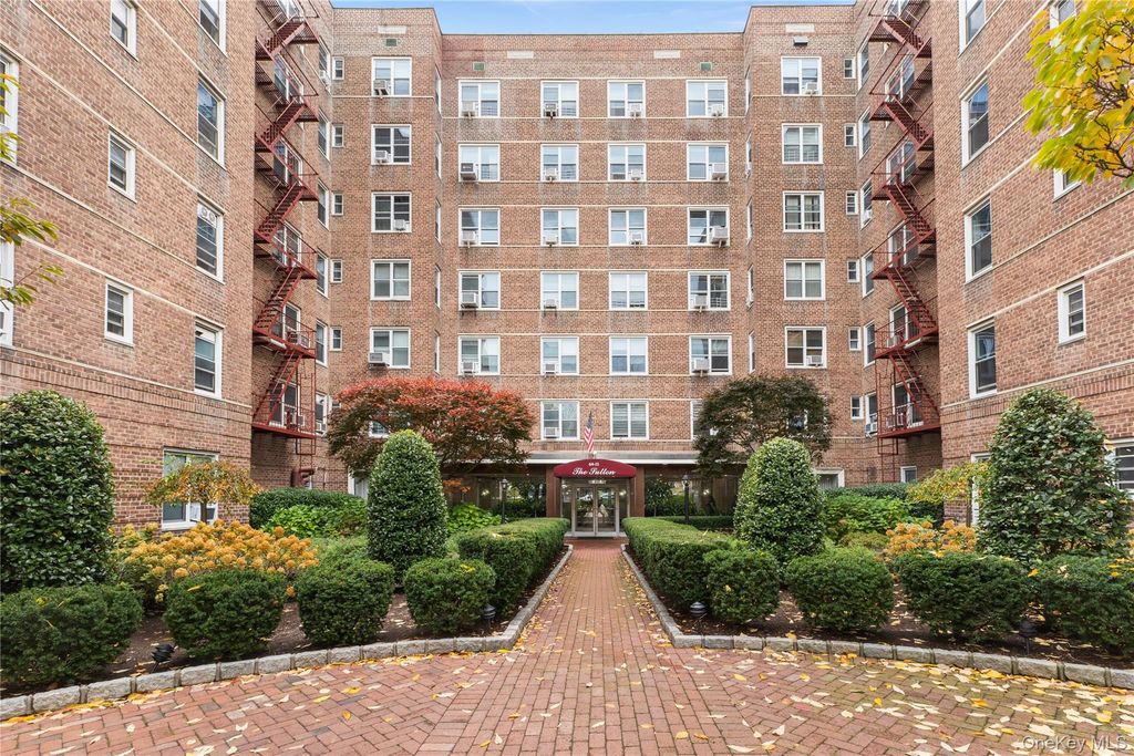 64-11 99th Street 3O4, Rego Park, NY 11374