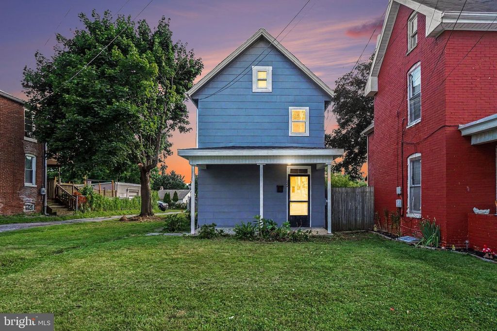 222 W 4TH ST, Waynesboro, PA 17268