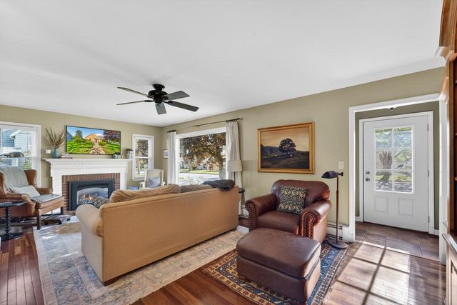 301 S Perkins BOULEVARD, Burlington, WI 53105