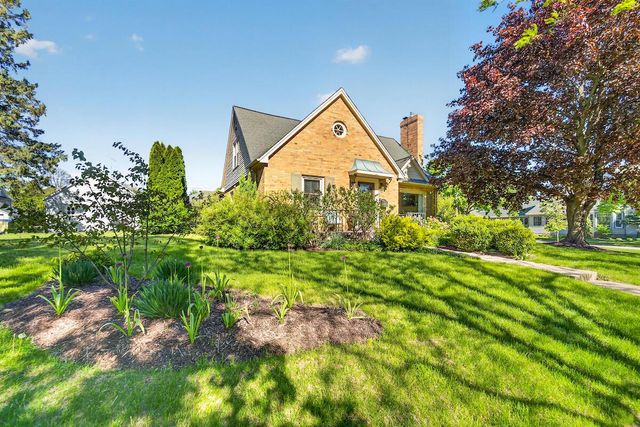 301 S Perkins BOULEVARD, Burlington, WI 53105