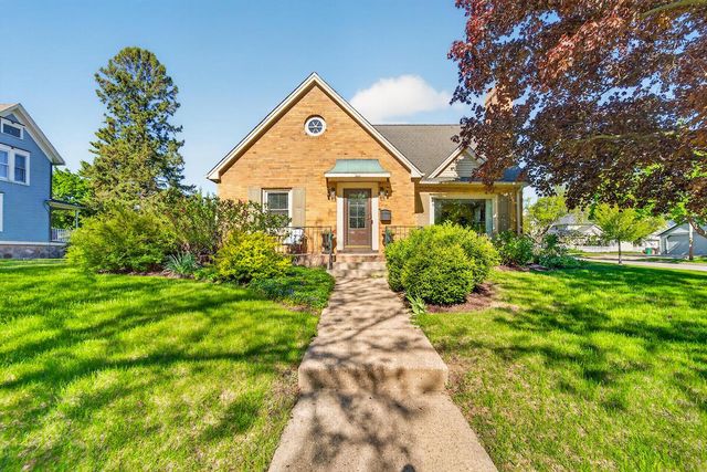 301 S Perkins BOULEVARD, Burlington, WI 53105