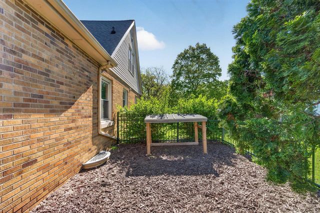 301 S Perkins BOULEVARD, Burlington, WI 53105
