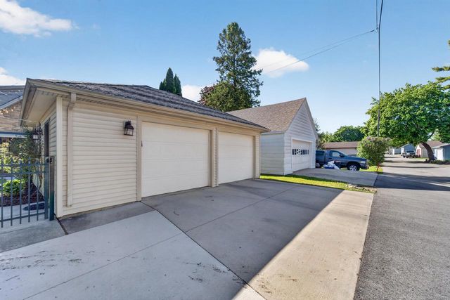 301 S Perkins BOULEVARD, Burlington, WI 53105