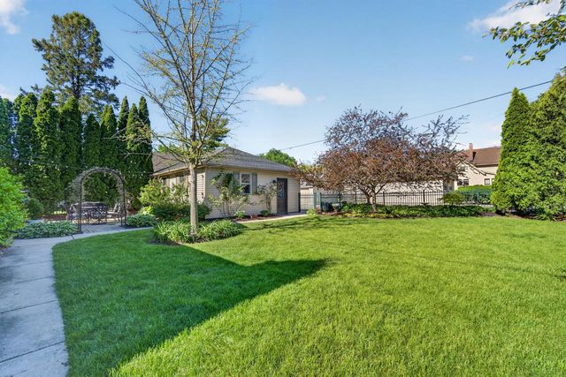 301 S Perkins BOULEVARD, Burlington, WI 53105