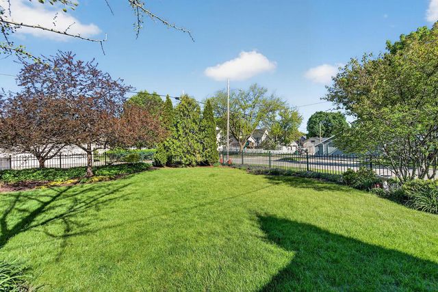 301 S Perkins BOULEVARD, Burlington, WI 53105
