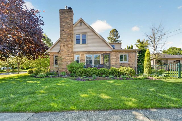301 S Perkins BOULEVARD, Burlington, WI 53105