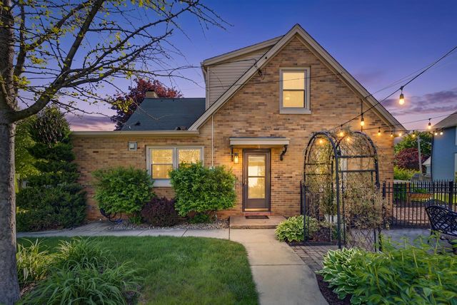 301 S Perkins BOULEVARD, Burlington, WI 53105