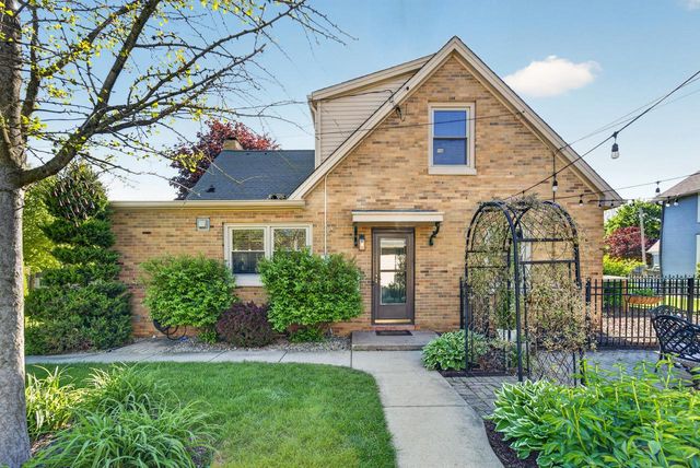 301 S Perkins BOULEVARD, Burlington, WI 53105