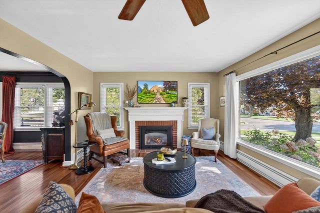 301 S Perkins BOULEVARD, Burlington, WI 53105