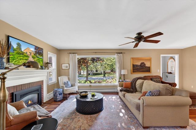 301 S Perkins BOULEVARD, Burlington, WI 53105