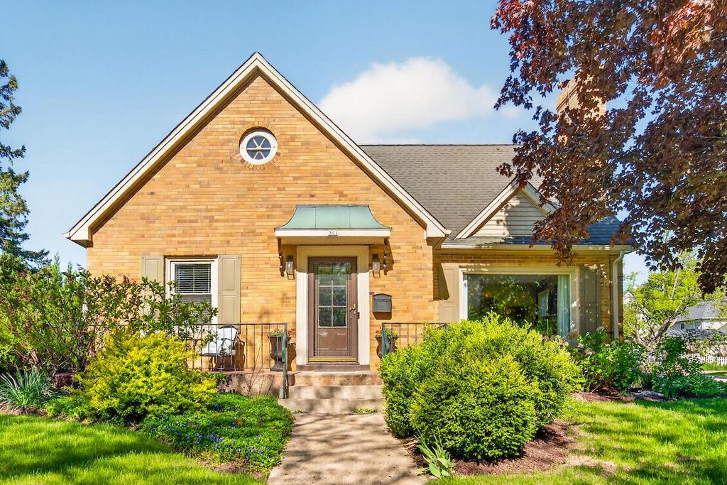301 S Perkins BOULEVARD, Burlington, WI 53105