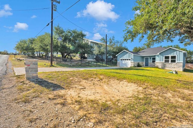 1351 Canyon Edge, Canyon Lake, TX 78133