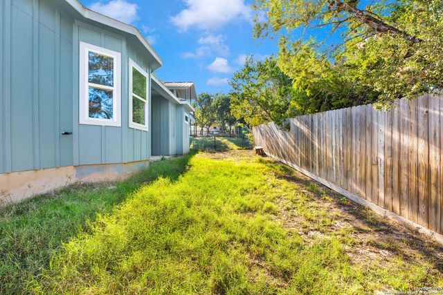 1351 Canyon Edge, Canyon Lake, TX 78133