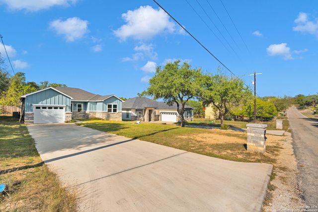 1351 Canyon Edge, Canyon Lake, TX 78133