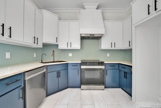 1351 Canyon Edge, Canyon Lake, TX 78133