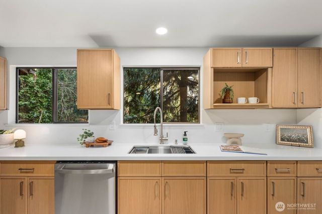 25529 SE 159th Street, Issaquah, WA 98027