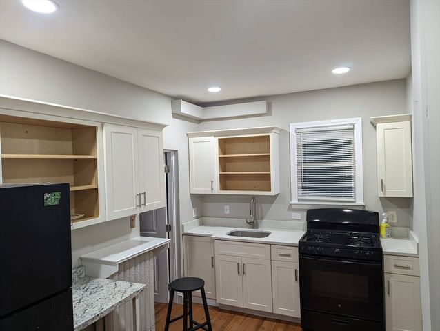 155 Centre Ave 3, Abington, MA 02351