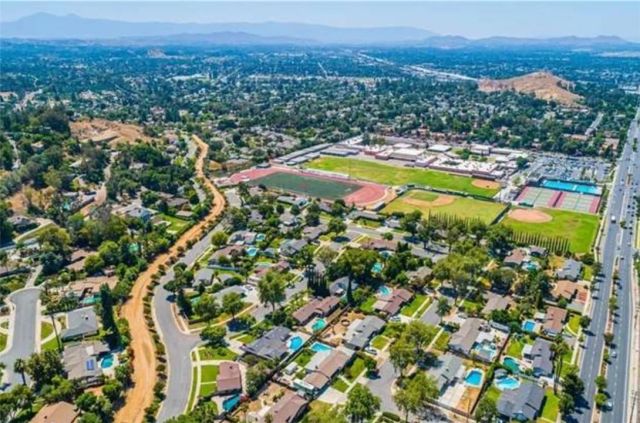 2390 Gloucester, Riverside, CA 92506