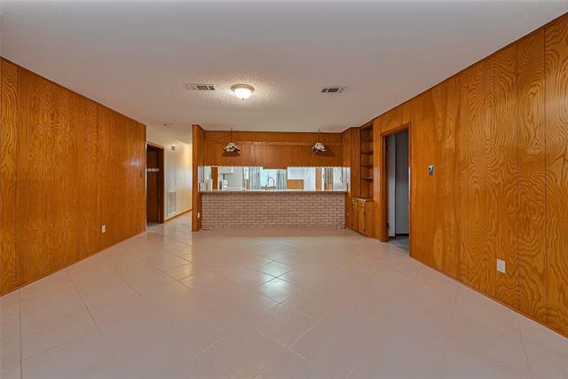 2426 15th Avenue N, Texas City, TX 77590