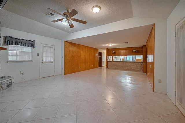 2426 15th Avenue N, Texas City, TX 77590