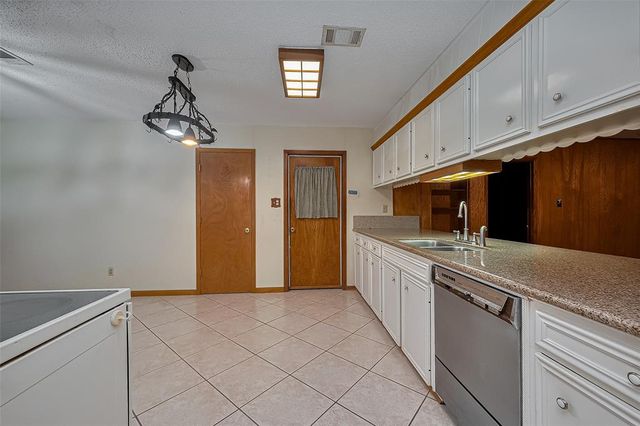 2426 15th Avenue N, Texas City, TX 77590