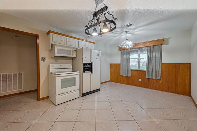 2426 15th Avenue N, Texas City, TX 77590