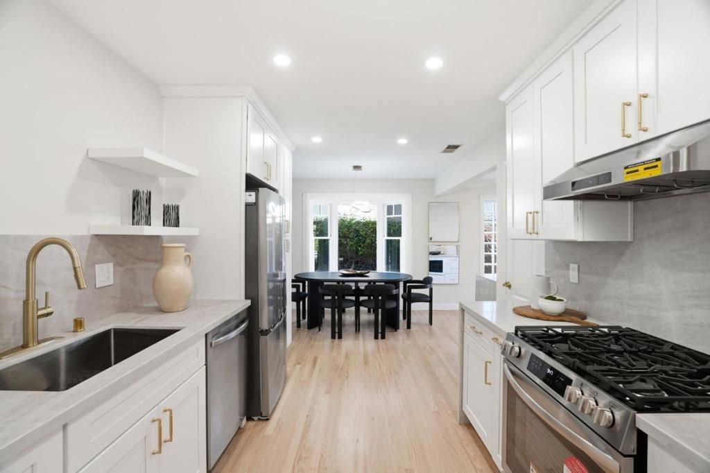 Image 17 of property listing at 911 Inverness Way, Sunnyvale, CA 94087