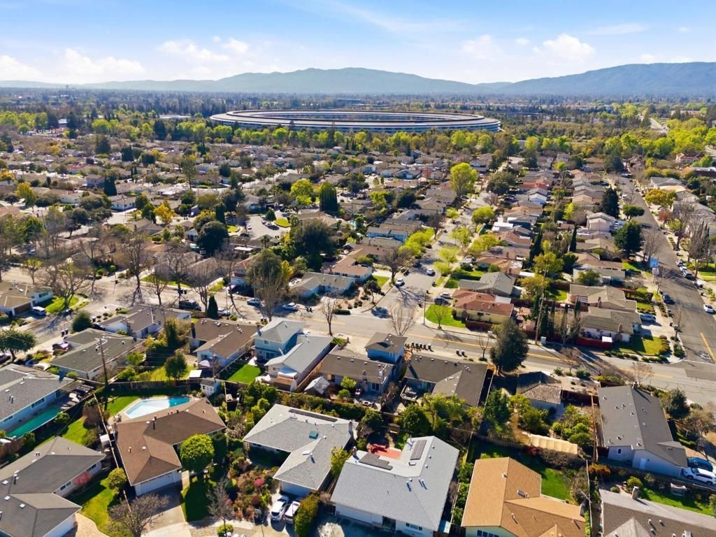 Image 67 of property listing at 911 Inverness Way, Sunnyvale, CA 94087