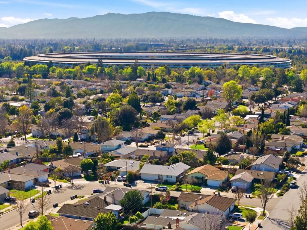 Image 68 of property listing at 911 Inverness Way, Sunnyvale, CA 94087