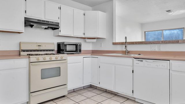 1605 Patti Place NE, Rio Rancho, NM 87144