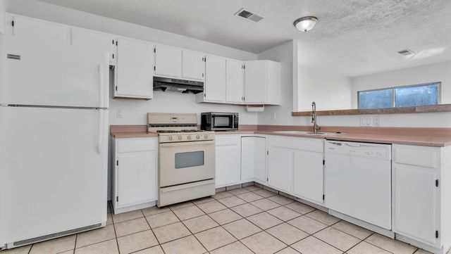 1605 Patti Place NE, Rio Rancho, NM 87144