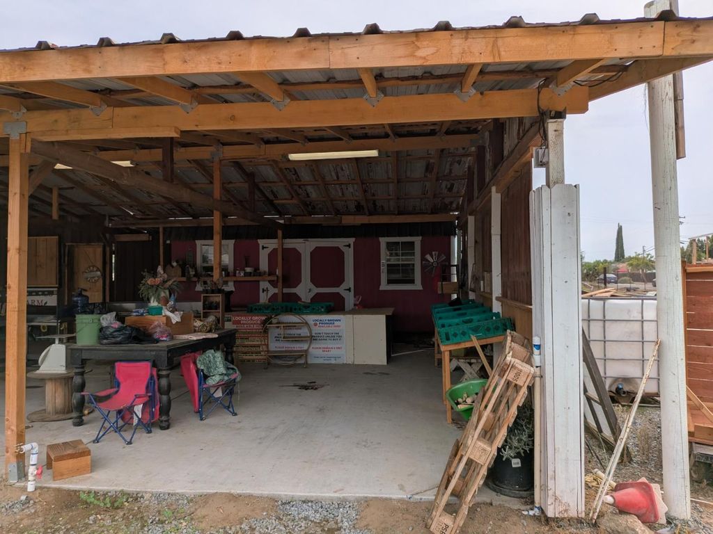 Image 10 of property listing at 284 S Temperance Avenue, Fresno, CA 93727