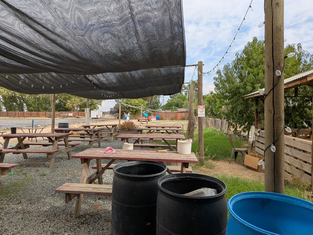 Image 11 of property listing at 284 S Temperance Avenue, Fresno, CA 93727