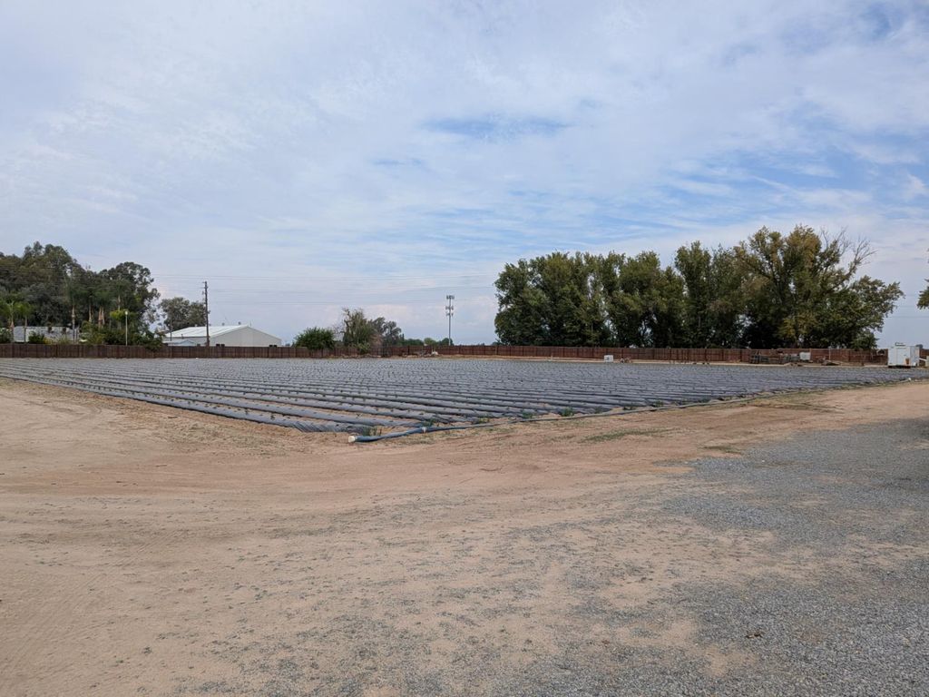 Image 15 of property listing at 284 S Temperance Avenue, Fresno, CA 93727