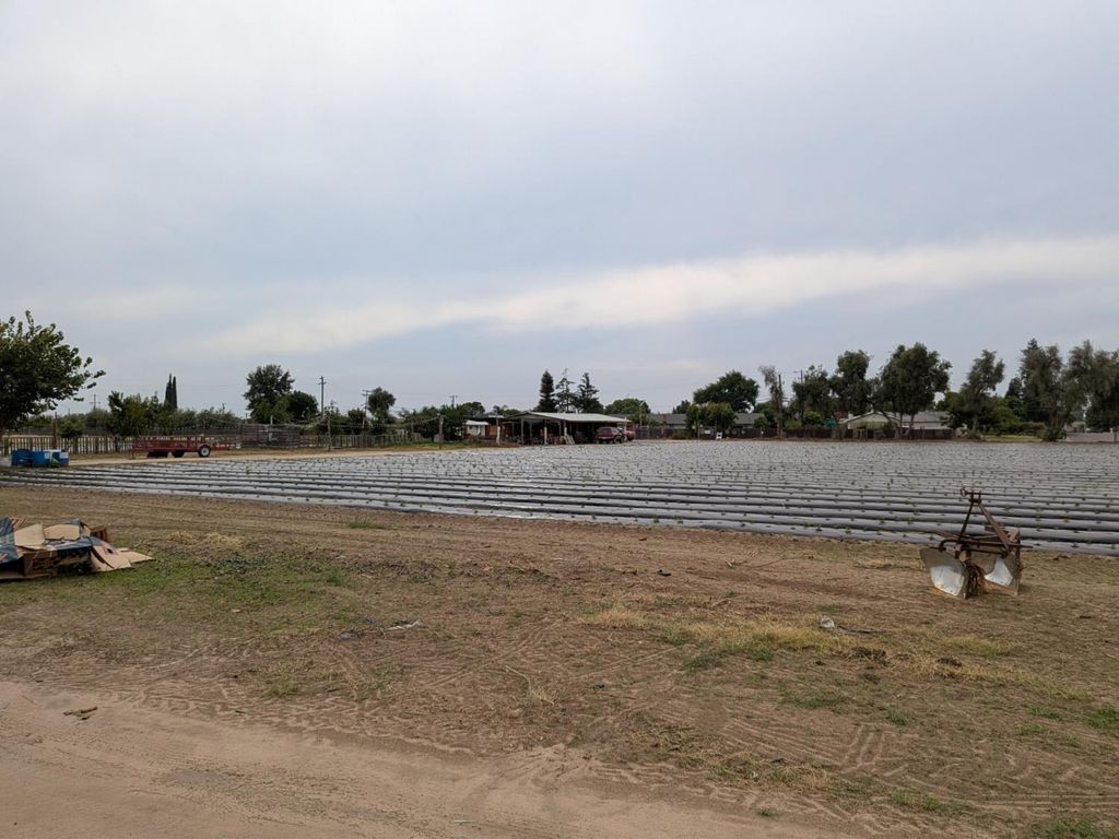 Image 16 of property listing at 284 S Temperance Avenue, Fresno, CA 93727